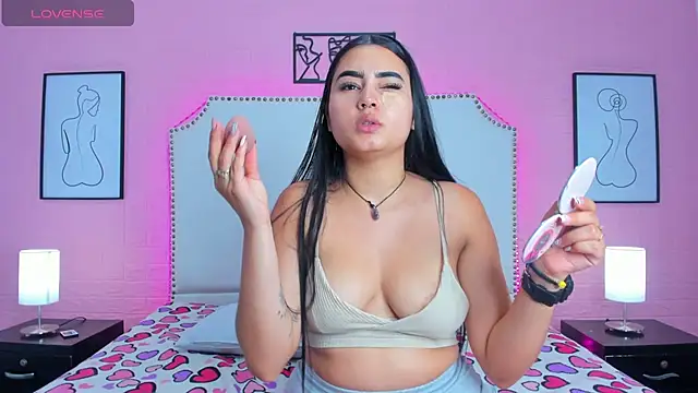  Emma whiitee  online show from November 1, 2025, 1:13 pm