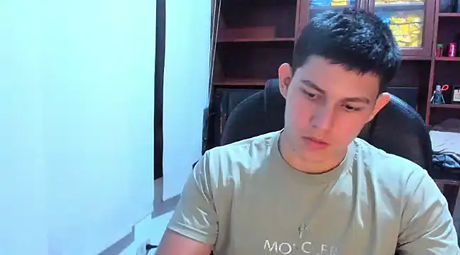 JamesCr  online show from February 26, 2025, 11:26 pm