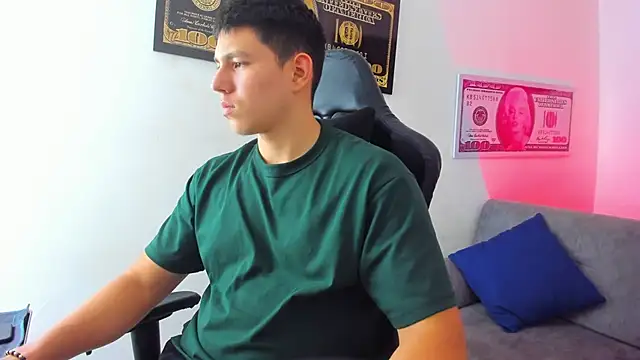 JamesCr  online show from March 5, 2025, 9:26 pm