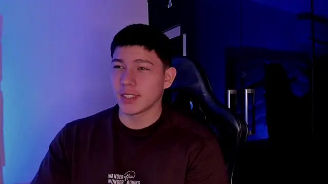 JamesCr  online show from September 19, 2025, 12:17 pm