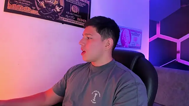 JamesCr  online show from September 27, 2025, 3:22 am