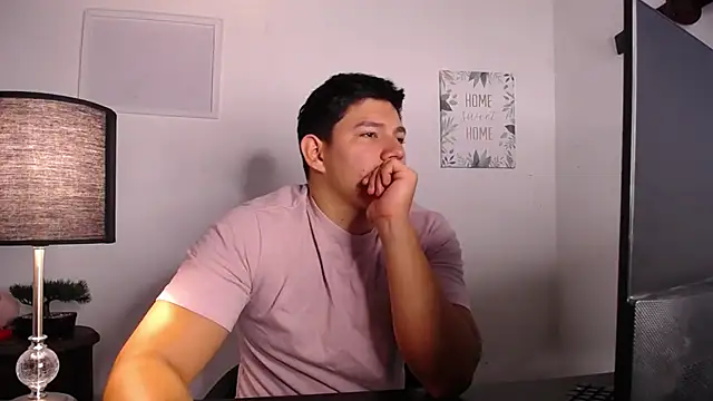 JamesCr  online show from October 7, 2025, 10:56 am