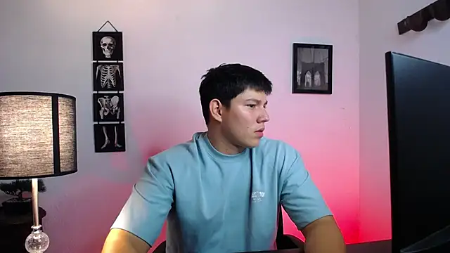 JamesCr  online show from October 21, 2025, 2:12 am