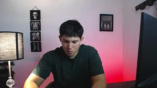 JamesCr  online show from October 22, 2025, 2:01 am