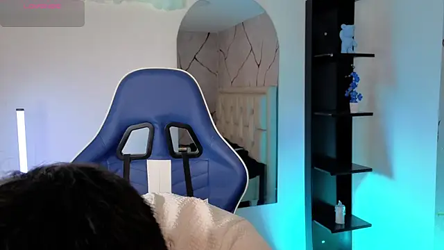 JamesCr  online show from June 3, 2026, 2:33 pm