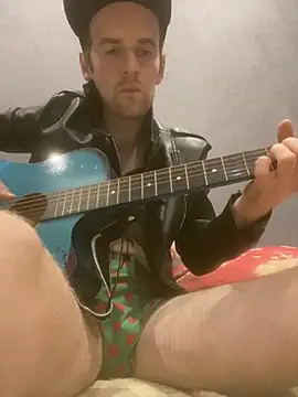 LynnAhNight online show from October 16, 2025, 5:14 pm