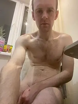 LynnAhNight online show from February 18, 2026, 3:35 am