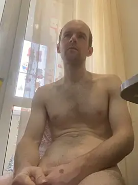 LynnAhNight online show from February 21, 2026, 5:30 am