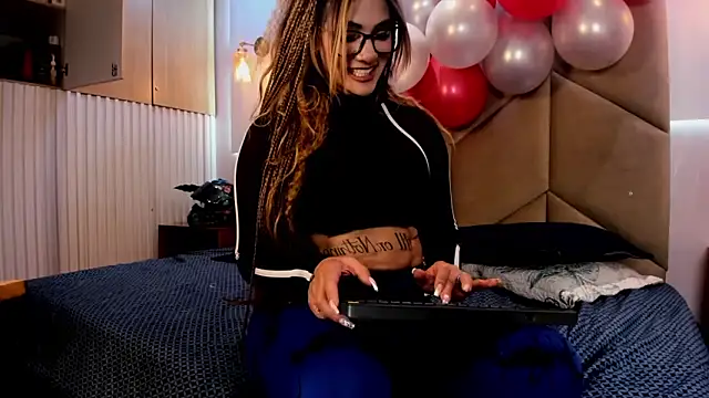 AzunaStar online show from February 16, 2026, 11:45 pm