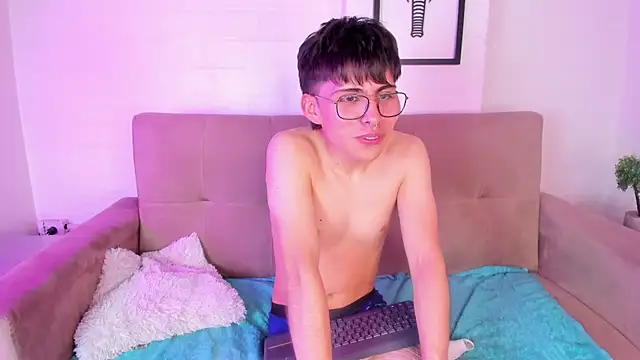 PepperTwink online show from March 3, 2025, 3:53 pm