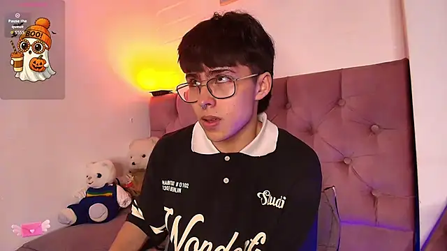 PepperTwink online show from December 5, 2025, 4:47 pm