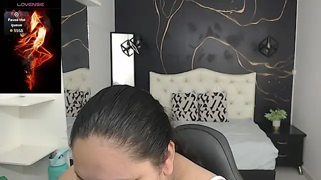 Aaliyah11 online show from October 19, 2025, 12:44 am