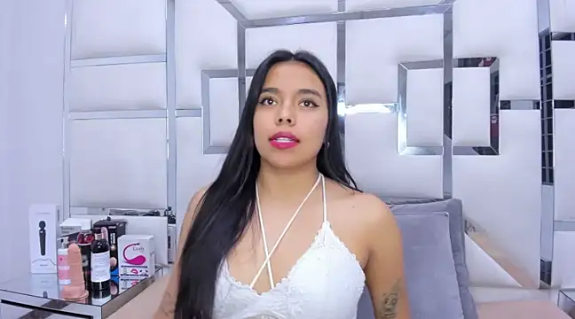 ZoeWan69 online show from February 19, 2025, 6:43 pm