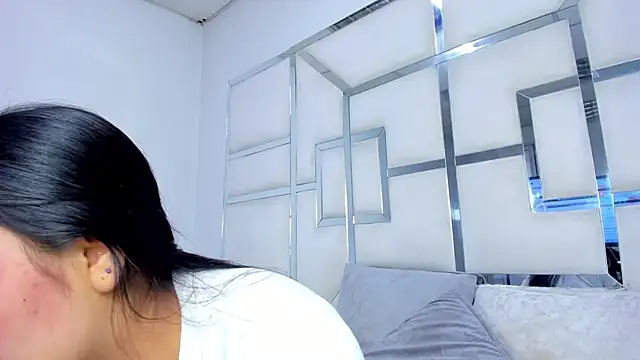 ZoeWan69 online show from October 24, 2025, 12:01 pm