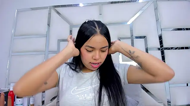 ZoeWan69 online show from December 4, 2025, 11:41 am