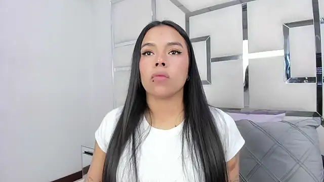 ZoeWan69 online show from March 26, 2026, 12:11 pm