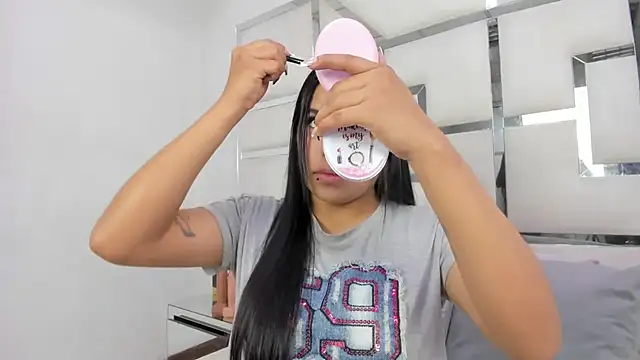 ZoeWan69 online show from March 28, 2026, 1:43 pm