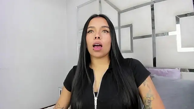 ZoeWan69 online show from March 31, 2026, 2:06 pm