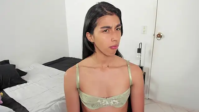 Snapshot of Mazikeen__18 chatting on July 3, 2026, 1:39 pm Mazikeen 18 online show from July 3, 2026, 1:39 pm