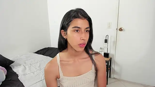 Snapshot of Mazikeen__18 chatting on July 15, 2026, 1:38 pm Mazikeen 18 online show from July 15, 2026, 1:38 pm