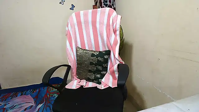 Rubi-Ji online show from November 30, 2025, 2:32 pm