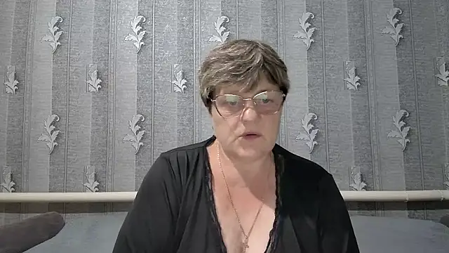Snapshot of ElzaJewel chatting on June 8, 2026, 8:31 pm ElzaJewel online show from June 8, 2026, 8:31 pm