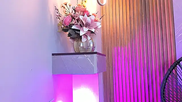 ariana jhonson1 online show from March 16, 2025, 1:06 pm