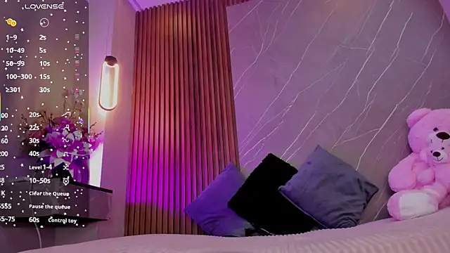 ariana jhonson1 online show from October 3, 2025, 12:24 pm