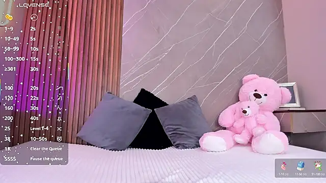 ariana jhonson1 online show from October 6, 2025, 12:35 pm