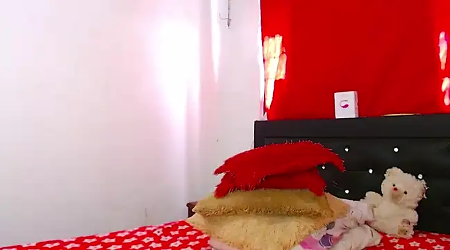 Catalinehot latin online show from February 22, 2025, 6:08 pm