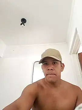 Snapshot of liamlara chatting on March 18, 2025, 2:48 pm liamlara online show from March 18, 2025, 2:48 pm