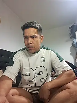 Snapshot of liamlara chatting on September 14, 2025, 5:06 am liamlara online show from September 14, 2025, 5:06 am