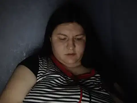 KiraSwee online show from February 25, 2025, 5:04 pm