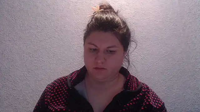 KiraSwee online show from December 4, 2025, 2:04 pm