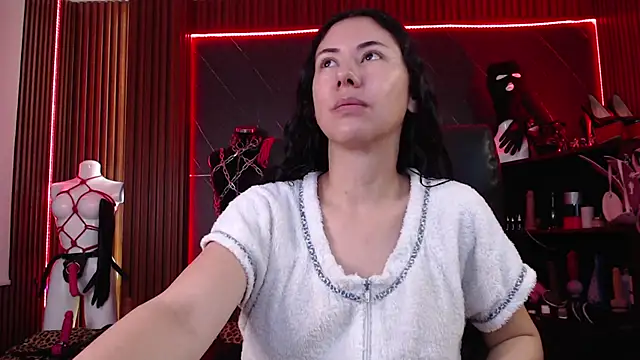 XiaQueen online show from September 18, 2025, 11:01 am