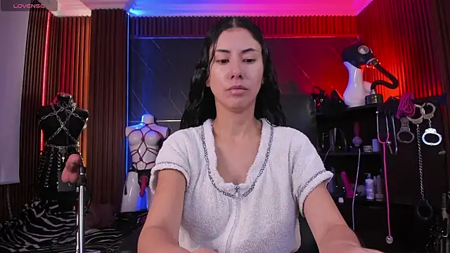 XiaQueen online show from March 4, 2026, 11:27 am