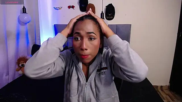 Alissemasiel online show from November 26, 2025, 7:04 pm