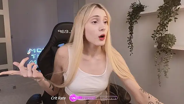 Snapshot of elliefrost chatting on February 10, 2025, 1:03 am elliefrost online show from February 10, 2025, 1:03 am