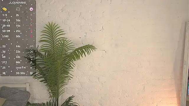 Snapshot of elliefrost chatting on March 18, 2025, 9:43 pm elliefrost online show from March 18, 2025, 9:43 pm