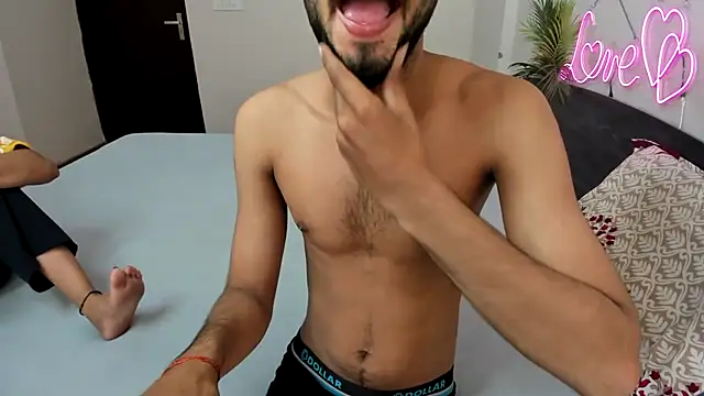 Snapshot of Queen_Couple chatting on September 21, 2025, 3:41 am Queen Couple online show from September 21, 2025, 3:41 am