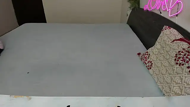 Snapshot of Queen_Couple chatting on November 6, 2025, 5:19 am Queen Couple online show from November 6, 2025, 5:19 am