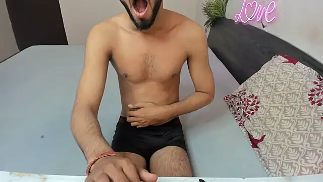 Snapshot of Queen_Couple chatting on November 18, 2025, 5:56 am Queen Couple online show from November 18, 2025, 5:56 am