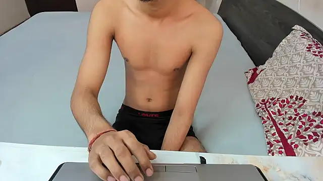 Snapshot of Queen_Couple chatting on January 14, 2026, 5:24 am Queen Couple online show from January 14, 2026, 5:24 am