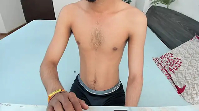 Snapshot of Queen_Couple chatting on March 12, 2026, 5:46 am Queen Couple online show from March 12, 2026, 5:46 am