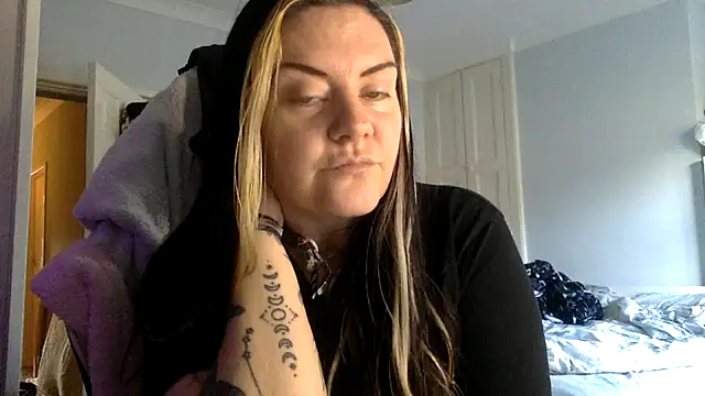 Snapshot of AureliaXOX chatting on February 6, 2025, 10:48 am AureliaXOX online show from February 6, 2025, 10:48 am