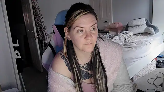 Snapshot of AureliaXOX chatting on February 23, 2025, 3:08 pm AureliaXOX online show from February 23, 2025, 3:08 pm