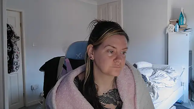 Snapshot of AureliaXOX chatting on March 2, 2025, 12:11 pm AureliaXOX online show from March 2, 2025, 12:11 pm