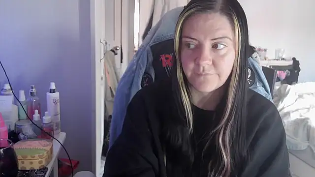 Snapshot of AureliaXOX chatting on October 1, 2025, 9:15 am AureliaXOX online show from October 1, 2025, 9:15 am