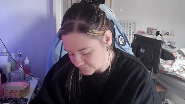 Snapshot of AureliaXOX chatting on October 14, 2025, 9:10 am AureliaXOX online show from October 14, 2025, 9:10 am