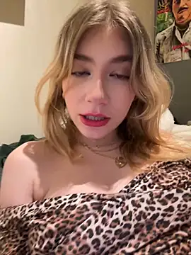 Snapshot of angeleyezlolita chatting on February 5, 2025, 8:35 pm angeleyezlolita online show from February 5, 2025, 8:35 pm